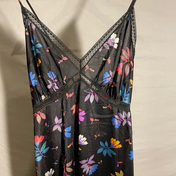 Black With Flowers Slip/dress Sheer Sz M L50P-P14 - Picture 2 of 2